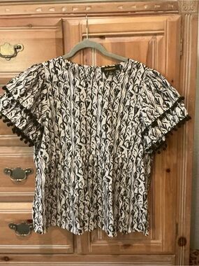 Sugarlips Black & White Printed Pom-Pom Sleeve Blouse